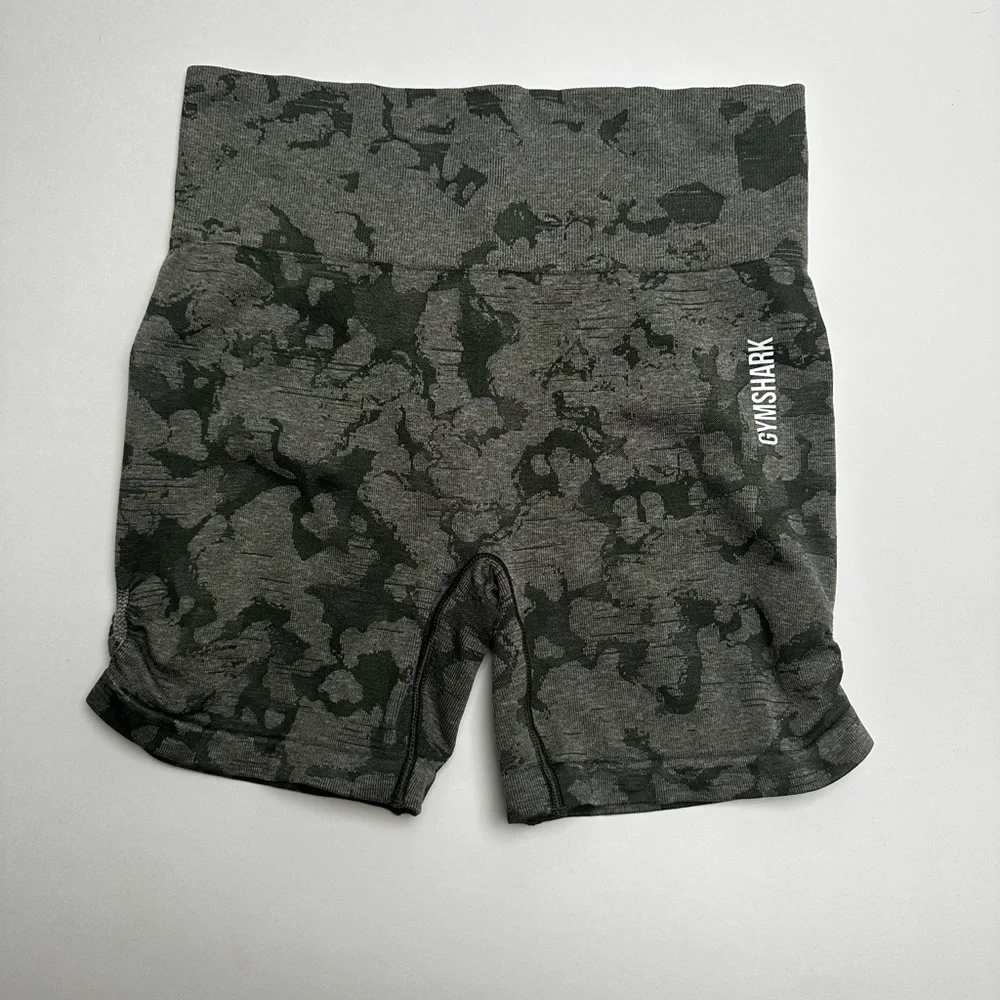 Gymshark Adapt Camo Seamless Shorts | Hunter Green - Picture 4 of 7